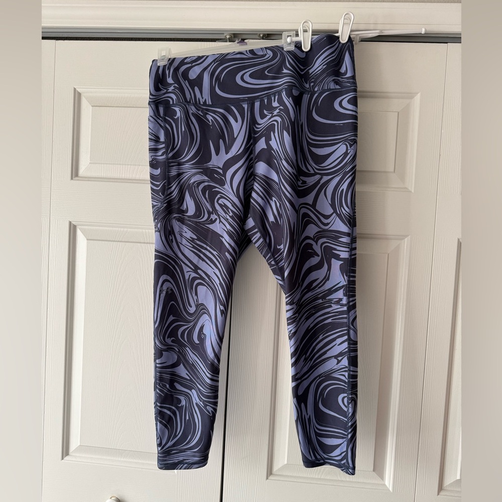 5-Old Navy and 2- Under Armor Leggings. Size 2XL- 7/8 length and 1 pair wide cut